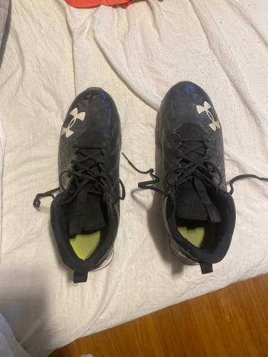 Used Men's Under Armour Football Cleats