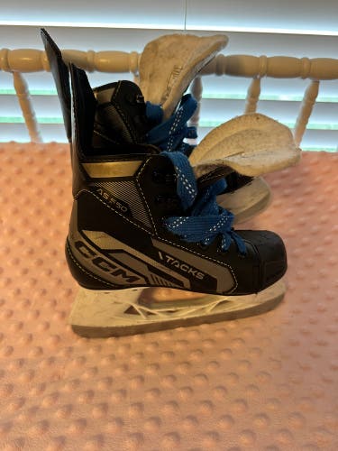 Youth CCM Tacks AS 550