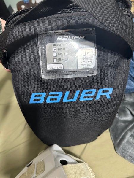 Bauer 940 goalie helmet JR, virtually new | SidelineSwap | Buy and Sell ...