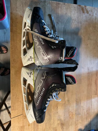 Bauer Hyperlite 9 fit 2 skates like new