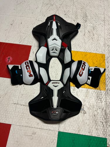 Ft6 Pro Shoulder Pads Medium Brand New