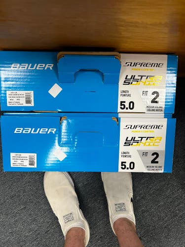 New Intermediate Bauer Supreme UltraSonic Hockey Skates Size 5 Fit 2