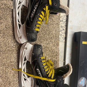Used Intermediate CCM Size 4 RibCor 74K Hockey Skates