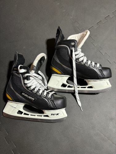 New Bauer Regular Width 6 Supreme One20 Hockey Skates