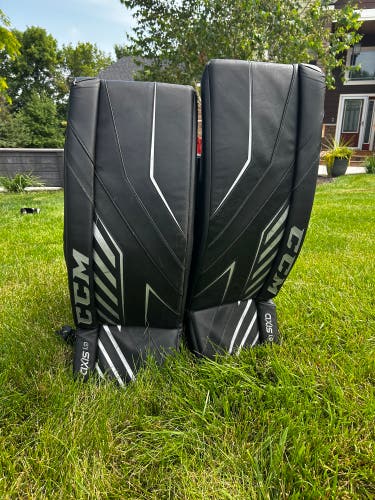 Ccm Axis 1.9 Goalie Leg Pads