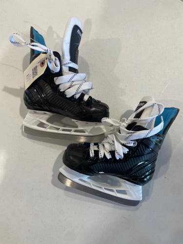 New Youth Bauer XLP Hockey Skates Regular Width 8