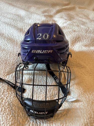 Used Medium Bauer Re-Akt 150 Helmet