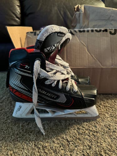 Used Junior Bauer Regular Width  Size 2 Vapor X2.7 Hockey Goalie Skates