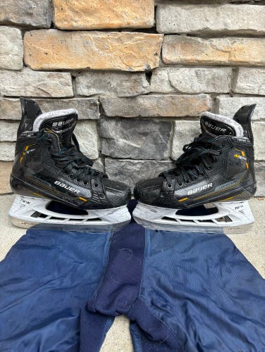 Used Intermediate Bauer Regular Width Size 5.5 Supreme M5 Pro Hockey Skates