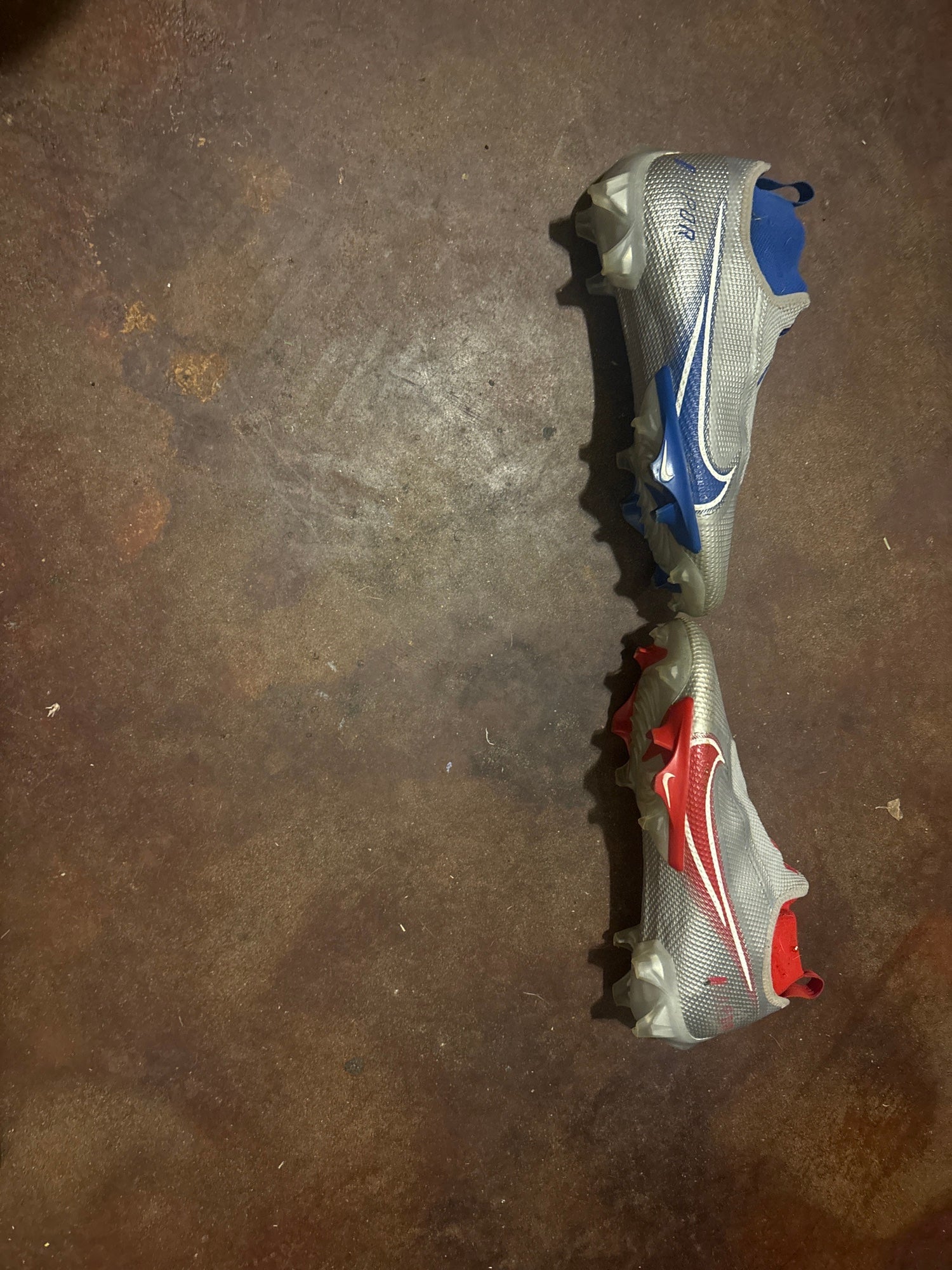 mens football cleats clearance