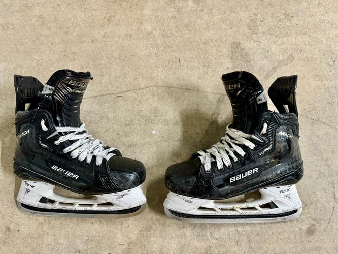 Used Bauer Regular Width  Size 5 Supreme Mach Hockey Skates