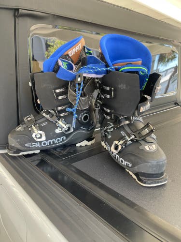 Men’s Salomon ski boots