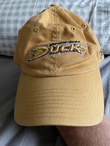 Anaheim Ducks Reebok fitted hat OSFA