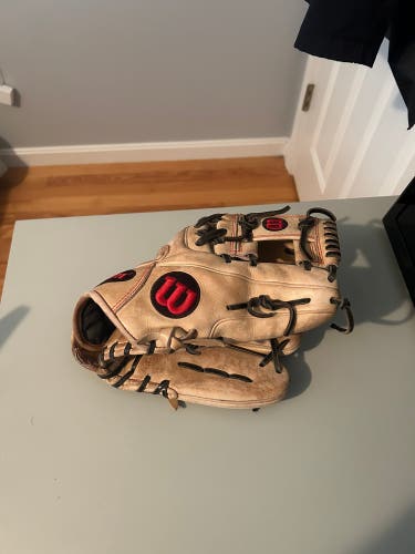 Used Infield 11.5" A2000 Baseball Glove