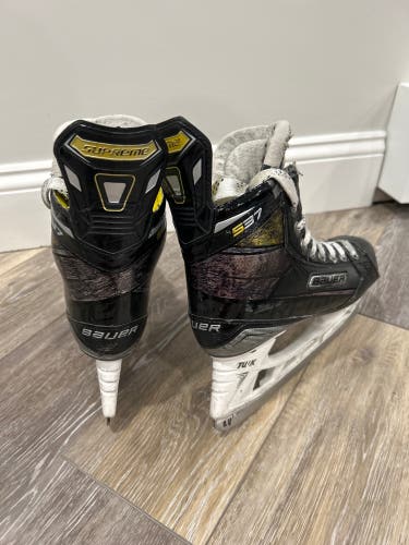 Used Bauer Extra Wide Width Size 4 Supreme S37 Hockey Skates