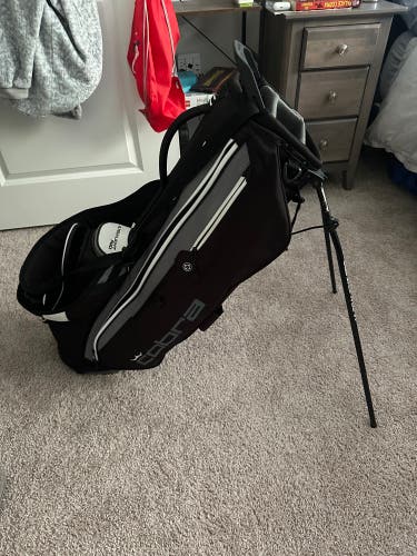 Cobra ultralight golf bag