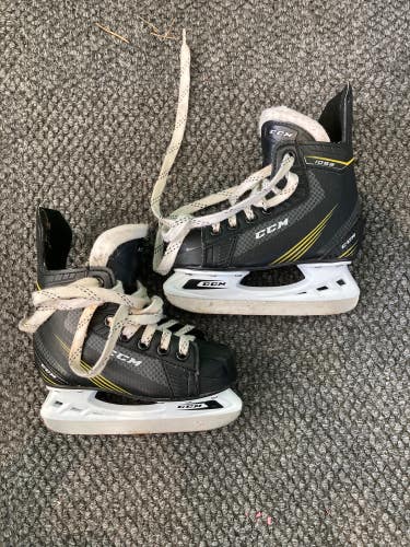 Used Youth CCM Tacks 1052 Hockey Skates Regular Width 10