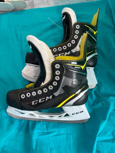 Used Senior CCM Super Tacks 9360 Hockey Skates Regular Width 7