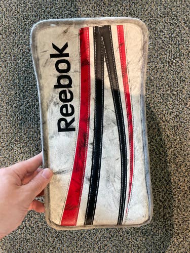 Red Used Junior Reebok 14K Goalie Gloves & Blockers Regular