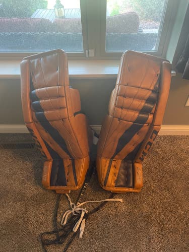 Used  CCM Regular Pro Stock Extreme Flex III Goalie Full Set