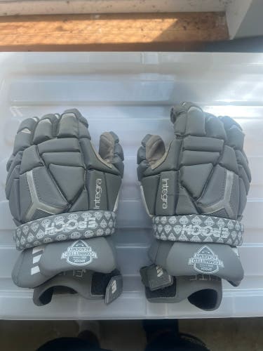 Epoch committed combine gloves