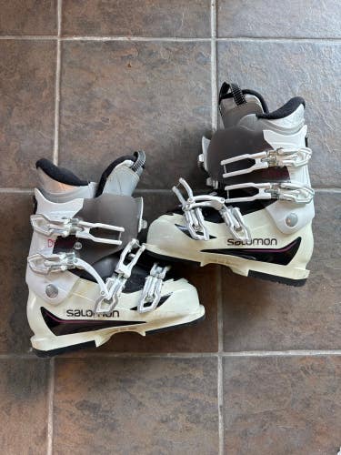 Used Women's Salomon Divine R60 All Mountain Ski Boots