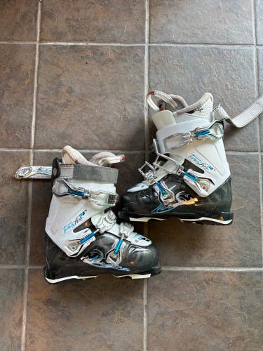 Used Women's Nordica Transfire R2 Ski Boots