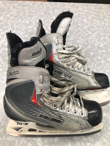 Used Senior Bauer Extra Wide Width 7 Vapor X30 Hockey Skates