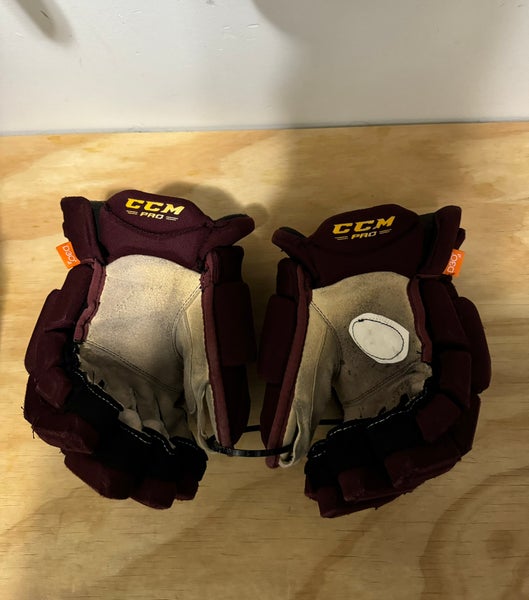 Used University of Minnesota golden gophers ccm hgpjs gloves size 13