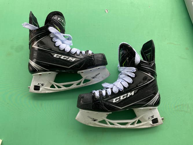 Used Intermediate CCM RibCor Platinum Hockey Skates Regular Width Size 4