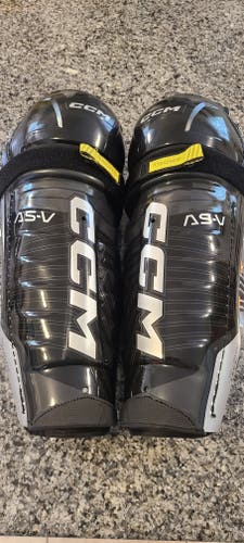 New Senior CCM Tacks AS-V 15" Shin Pads