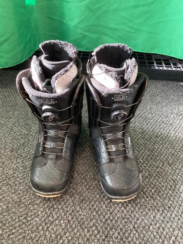 Used Size 9.0 (Women's 10) Women's Ride Snowboard Boots Medium Flex All Mountain