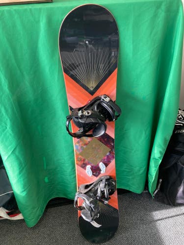 Used Rome SDS Snowboard All Mountain With Bindings Medium Flex True Twin