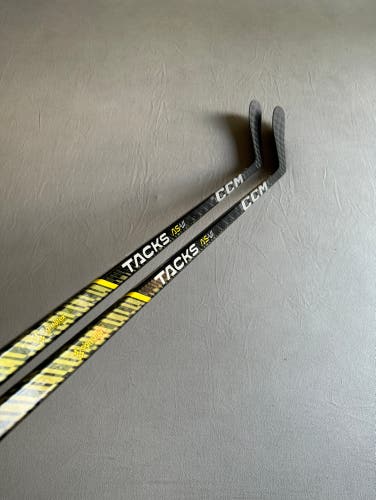 *2 Pack* of New Junior CCM Super Tacks AS-VI Left Handed Hockey Sticks 40 Flex P28