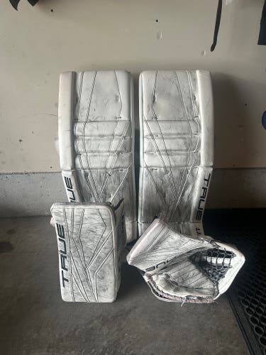 Used  True  L12.2 Goalie Leg Pads