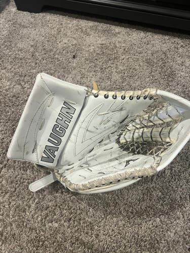 Vaughn Velocity V5 goalie glove