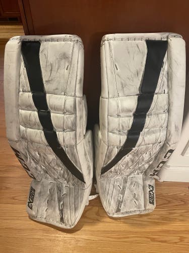 CCM Eflex3 leg pads 33”