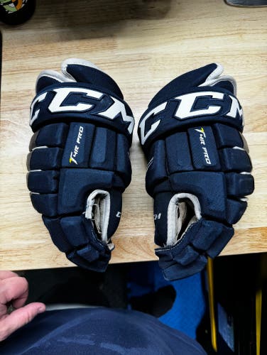 CCM navy/white gloves