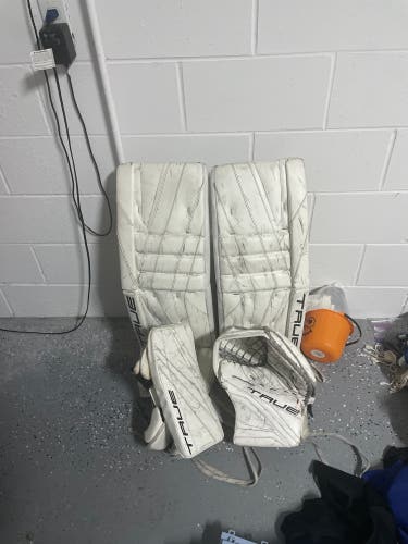Used  True Regular Pro Stock 9X3 Goalie Full Set