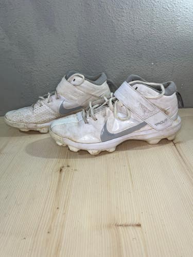 White Used Size 8.0 (Women's 9.0) Adult Men's Nike Trout High Top Footwear Molded Cleats