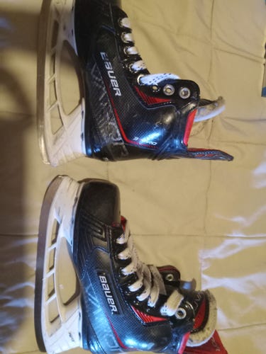 Used Youth Bauer Vapor 3X Pro Hockey Skates Regular Width 13