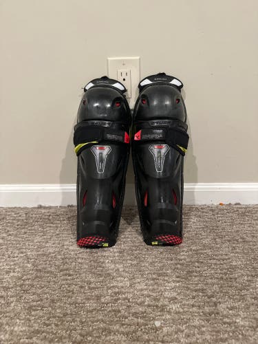 Used Junior Bauer 12" Vapor Hyperlite Shin Pads