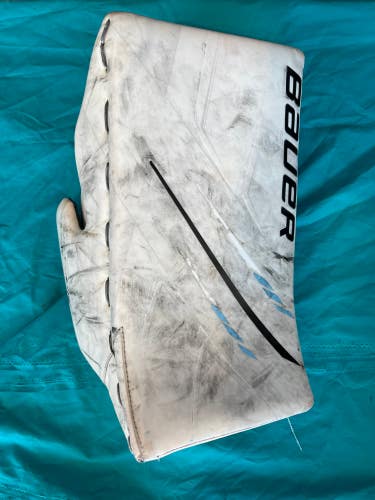 White Used Intermediate Bauer Hyperlite Goalie Gloves & Blockers Regular