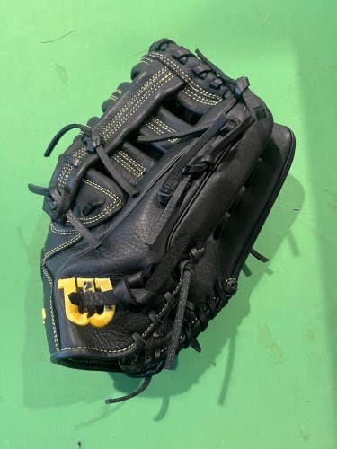 Black Used Adult Wilson A950 Right Hand Throw Outfield Baseball Glove 12.5"