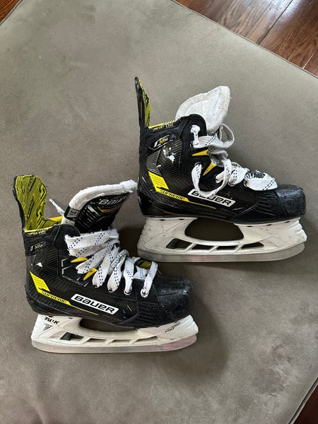 Used Junior Bauer Supreme M4 Hockey Skates Regular Width Size 3.5