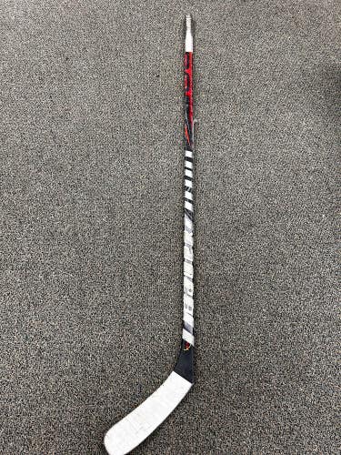 Used Senior Bauer Vapor Hyperlite Hockey Stick Right Handed