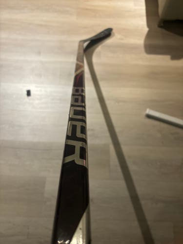 Used Intermediate Bauer Right Handed Mid Pattern  Vapor 1X Lite Hockey Stick