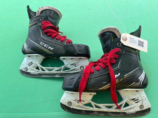 Used Junior CCM Tacks Vector Plus Hockey Skates Regular Width Size 3.5