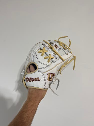 Wilson a1000 11.75 baseball glove