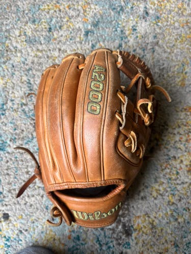 Used Right Hand Throw 11.5" A2000 Baseball Glove